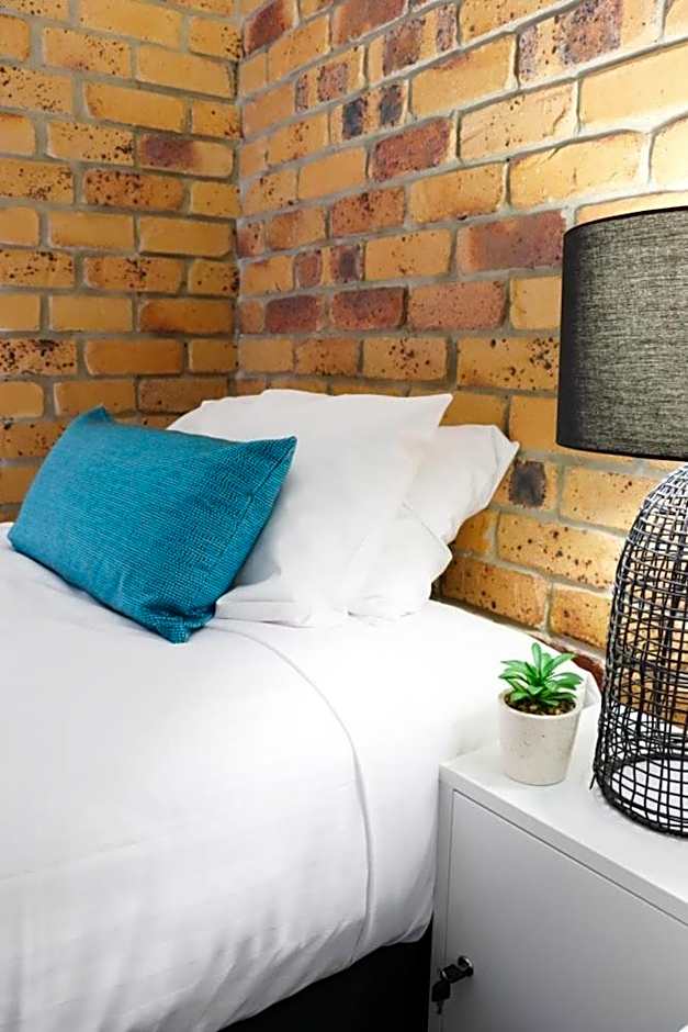 Kennedy Drive Boutique Motel & Nursery- Close To City Centre & Airport