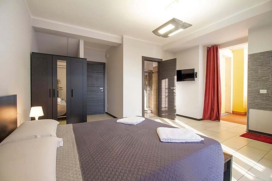 Royal Playa Suite and Apartament -private parking- self chek out