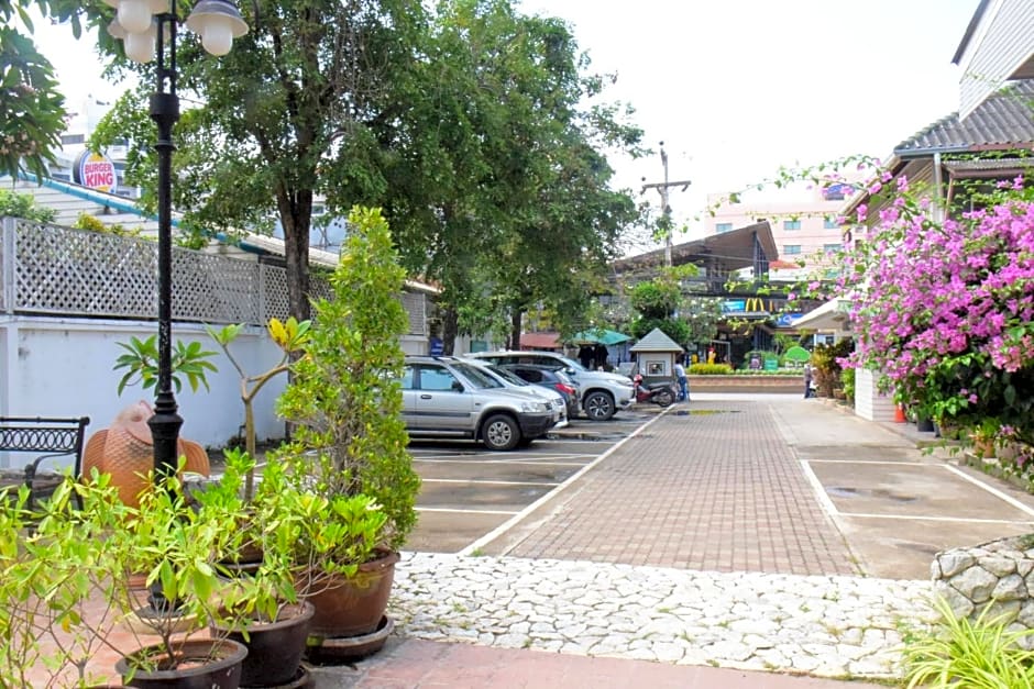 Puangpen Villa Hotel