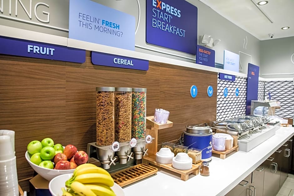 Holiday Inn Express Hotel & Suites Chicago-Libertyville By IHG