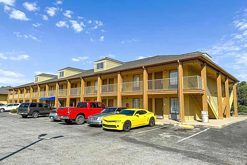 Bonita Lakes Inn by Capital O Meridian I20