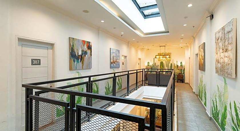 RedDoorz Premium near Centre Point Mall Medan