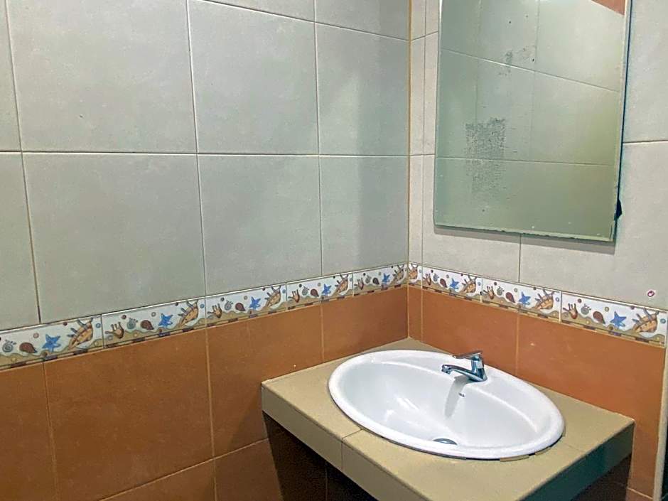 OYO 90896 Gold Hill Hotel