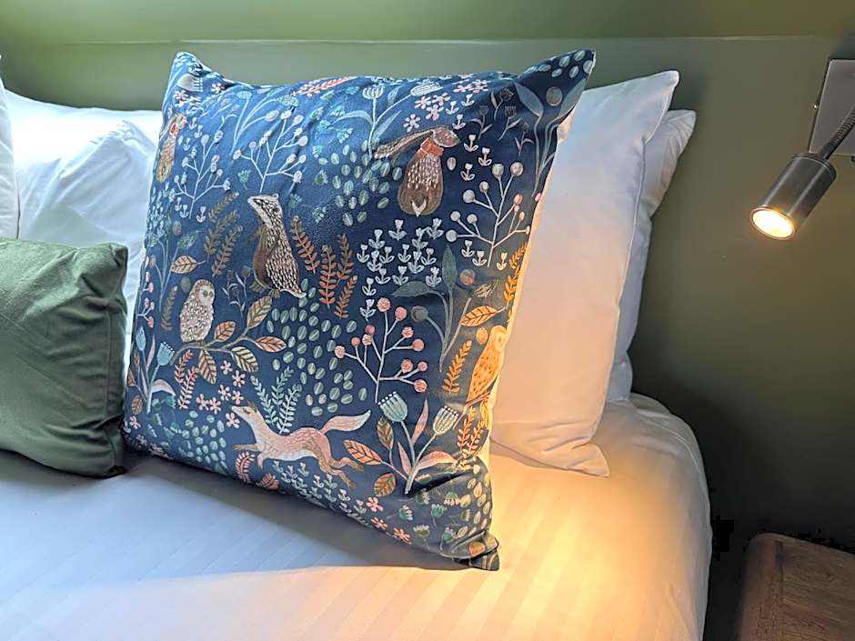 Rooms Above Sugar Boat