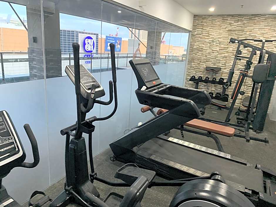 Neat and Cozy Minimalist Studio