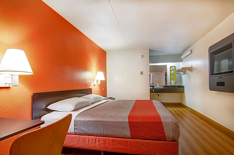 Motel 6-Springfield, MO - North