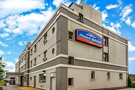Howard Johnson by Wyndham Toronto Downtown West