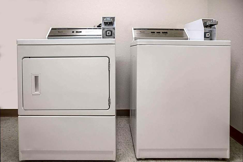 Super 8 by Wyndham Brookshire TX