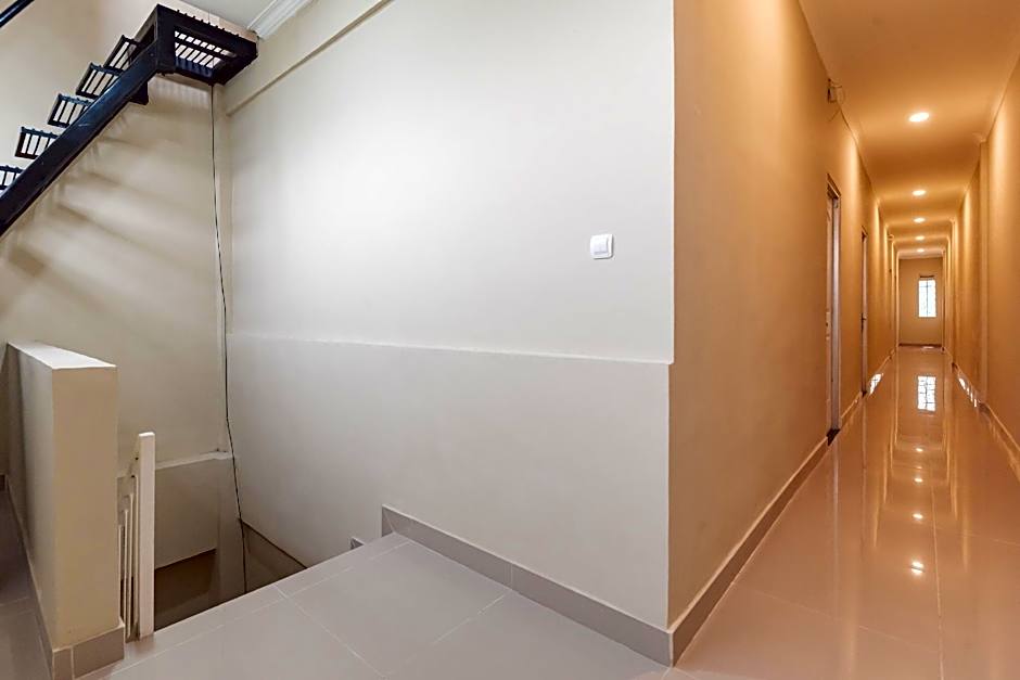 RedDoorz Plus @ Bagusrangin Street 2