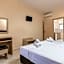 Yakinthos Hotel