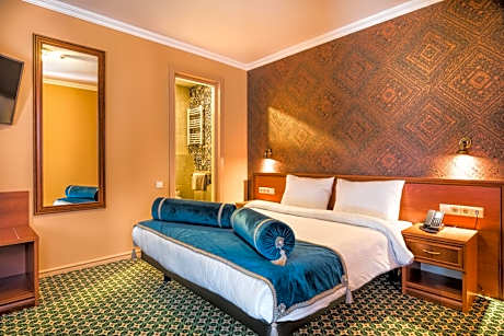 Standard Queen Room