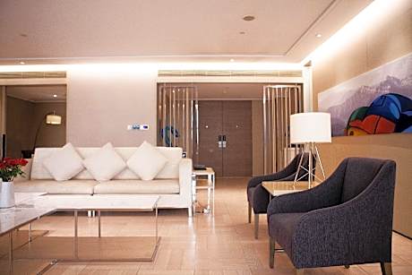 King One Bedroom Presidential Suite 190 Sqm/bfst-snacks-drinksinlounge/minbar/wifi 60-46inchhdtv/sep