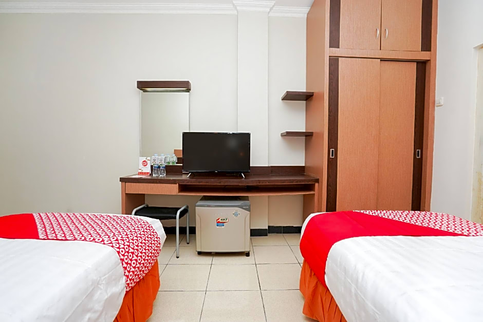 Super OYO 2075 Graha Marina