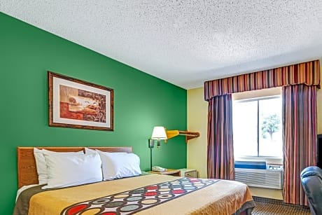 1 King Bed Non-Smoking