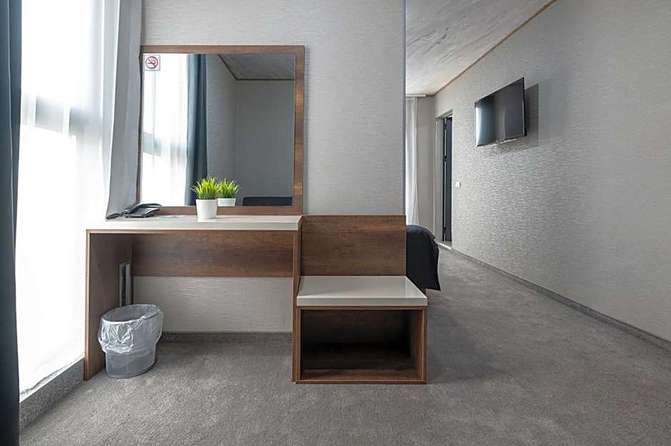 Hotel Boutique 5 - Free parking - Free breakfast - Free internet - EVSE