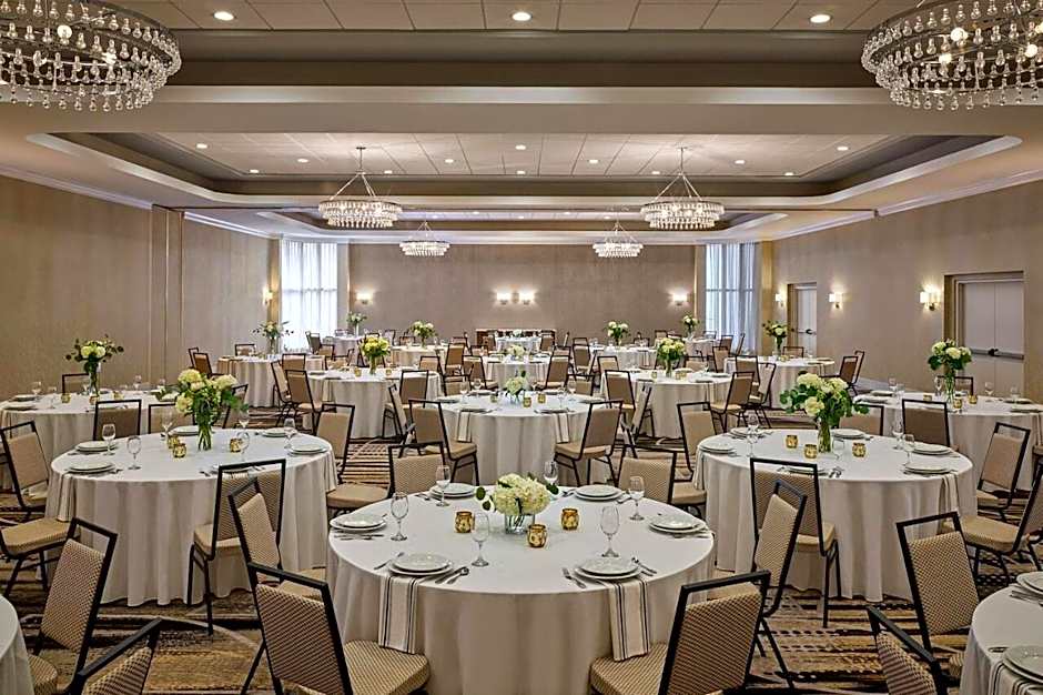 Delta Hotels by Marriott Chicago Willowbrook