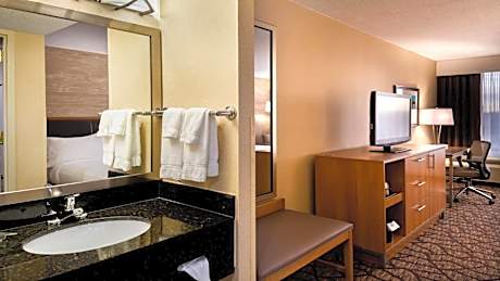 Twin Rom with Mobility Accessible Roll In Shower - Non-Smoking