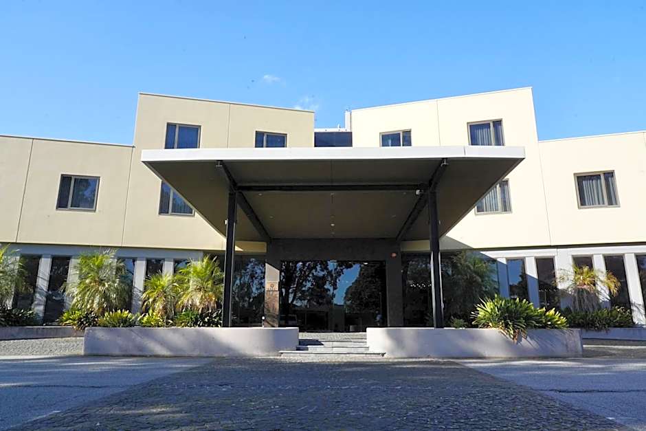 Golden Pebble Hotel