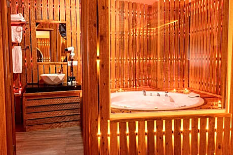 Superior Honeymoon Suite