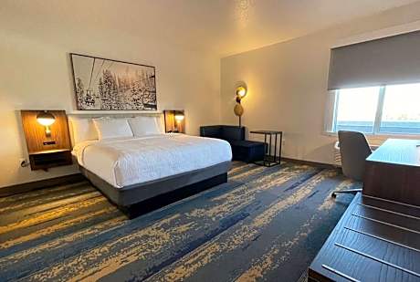 1 King Bed, Deluxe Mobility Accessible Suite, Bathtub w/ Grab Bars, Non-Smoking