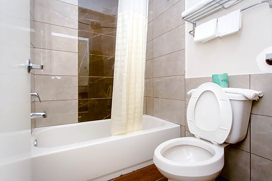 Scottish Inn & Suites