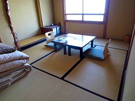 Japanese-Style Triple Room with Shared Bathroom - No View