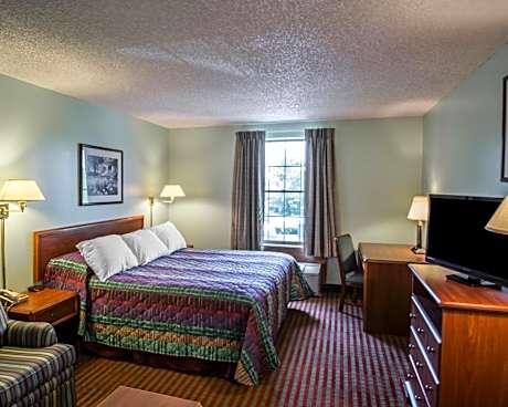 King Room with Roll-In Shower - Accessible/Non-Smoking