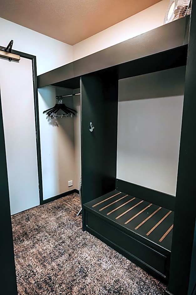 Cat & Lion Country Pub and Hotel