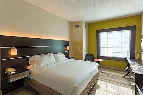 1 King Bed Standard Mobil Access Tub