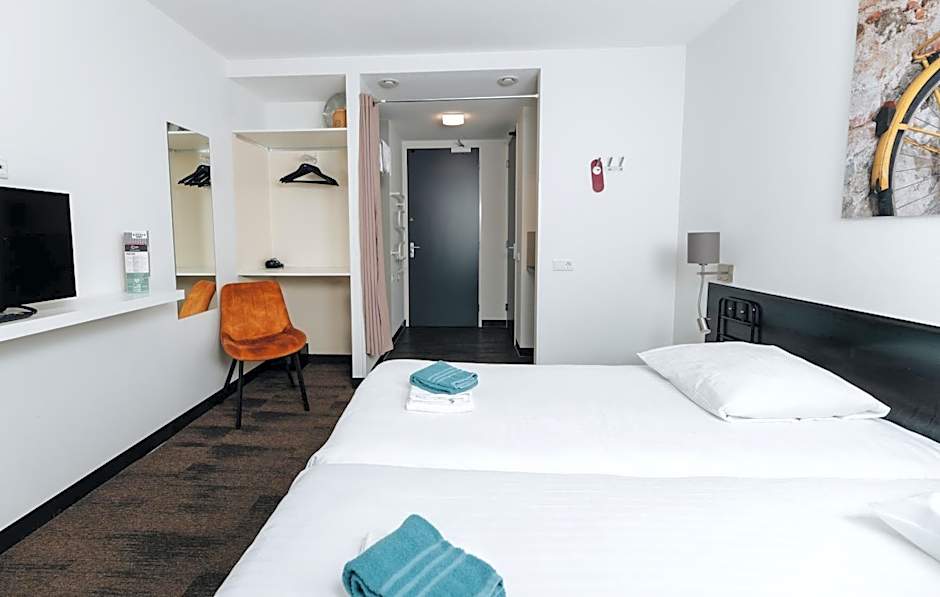Hotel Blooker