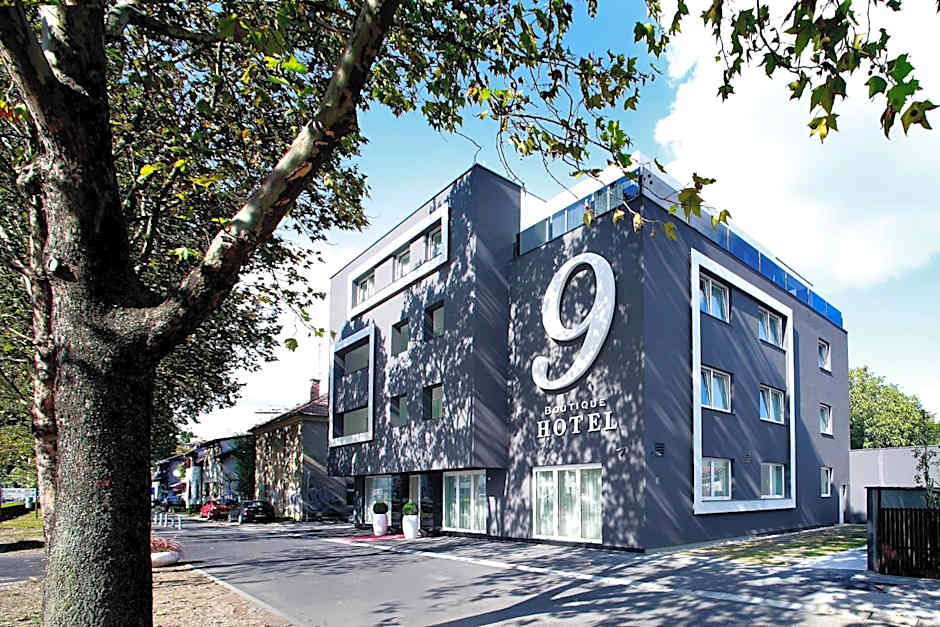 Hotel 9