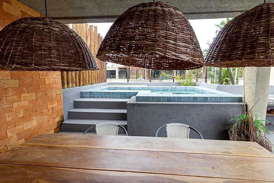 Casa com Piscina Privativa Lambari 102 by Qavi