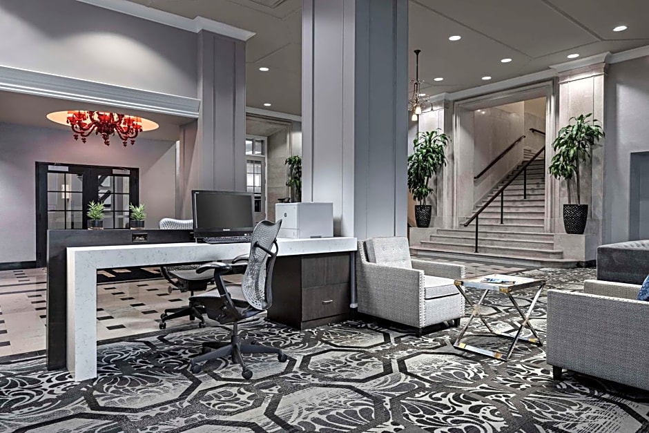 DoubleTree Suites by Hilton Hotel Detroit Downtown - Fort Shelby
