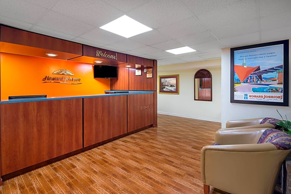 Howard Johnson by Wyndham Savannah GA