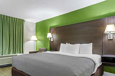 1 King Bed, Nonsmoking, Accessible