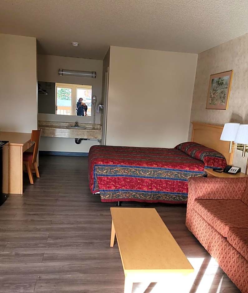 Western Inn Lakewood