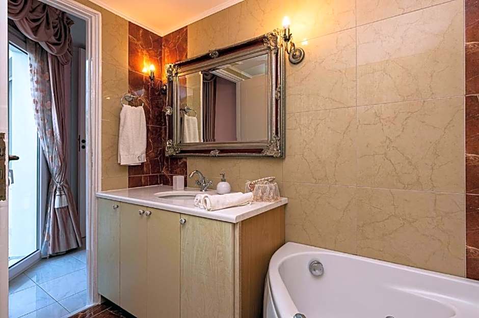 Rafkos Mansion with Private Pool and Amazing View