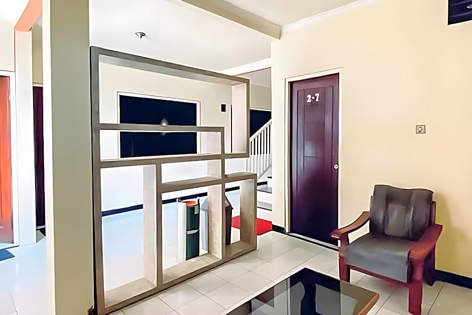 RedDoorz Syariah near T1 Juanda Airport 2