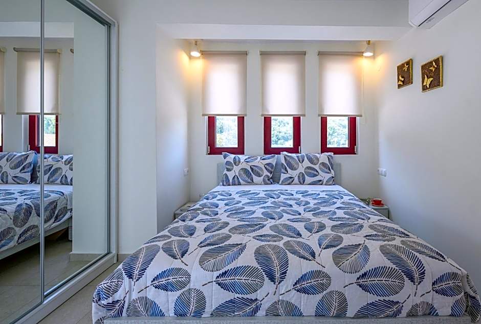 Elpiniki Luxury Rooms