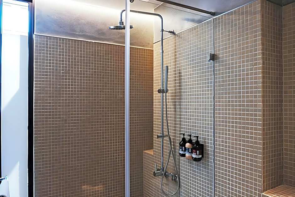 Bouti Waterfront Hotel