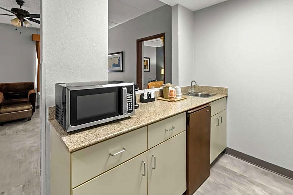 Quality Inn & Suites CVG Airport