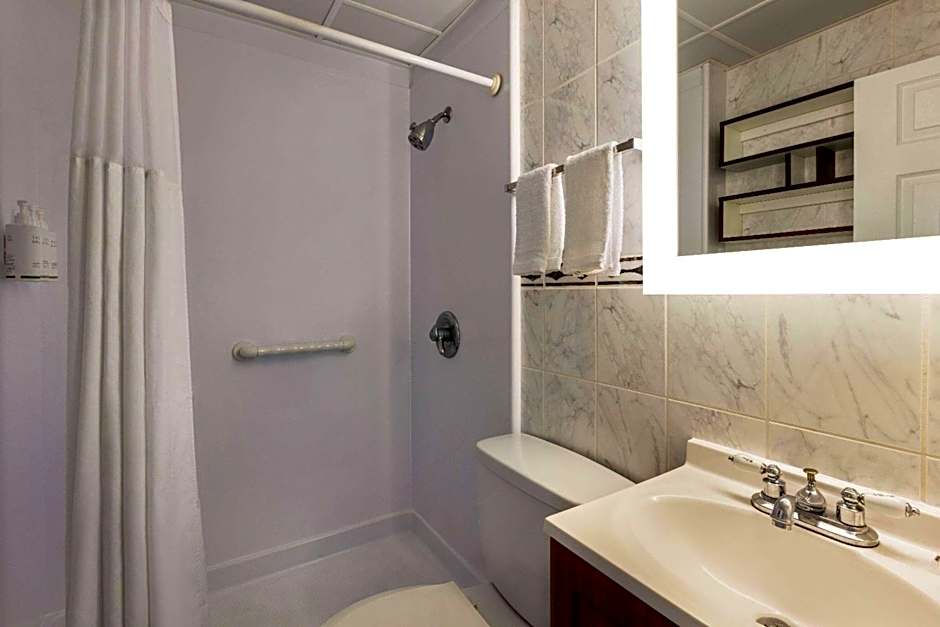 Howard Johnson by Wyndham Ocean City Oceanfront