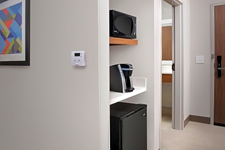 2 QUEEN STE MOBILITY ACCESS TUB NOSMOKE