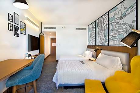 Club Room Twin Resort View with Club Lounge Access