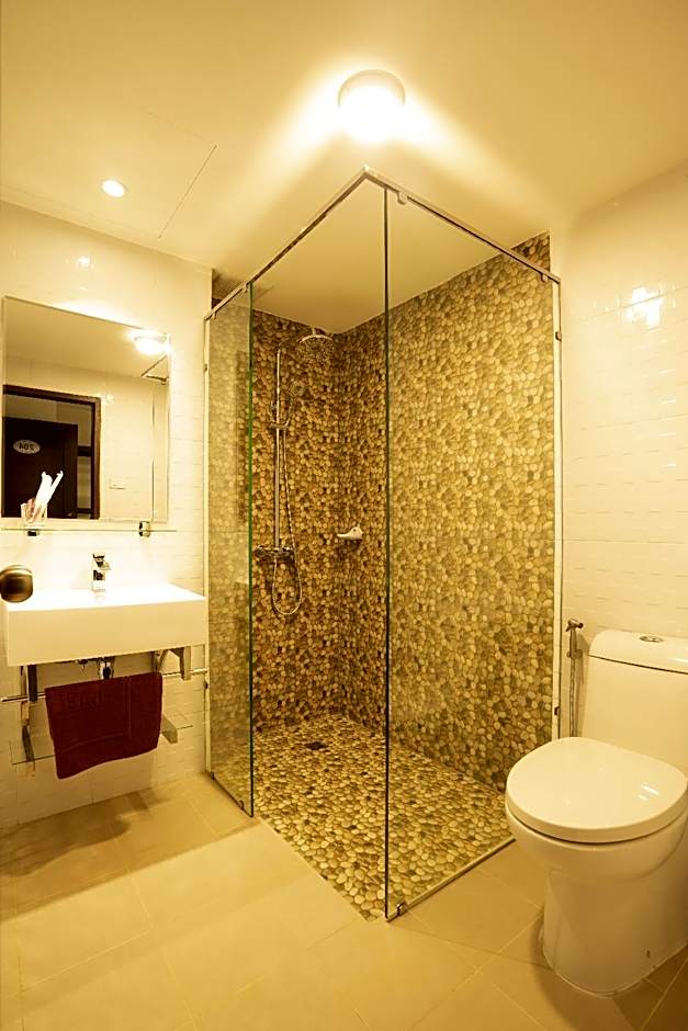 Intouch Riverside Hotel