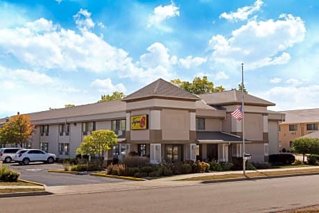 Super 8 by Wyndham Beloit