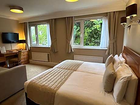 Family Room (2 Adults + 2 Children)