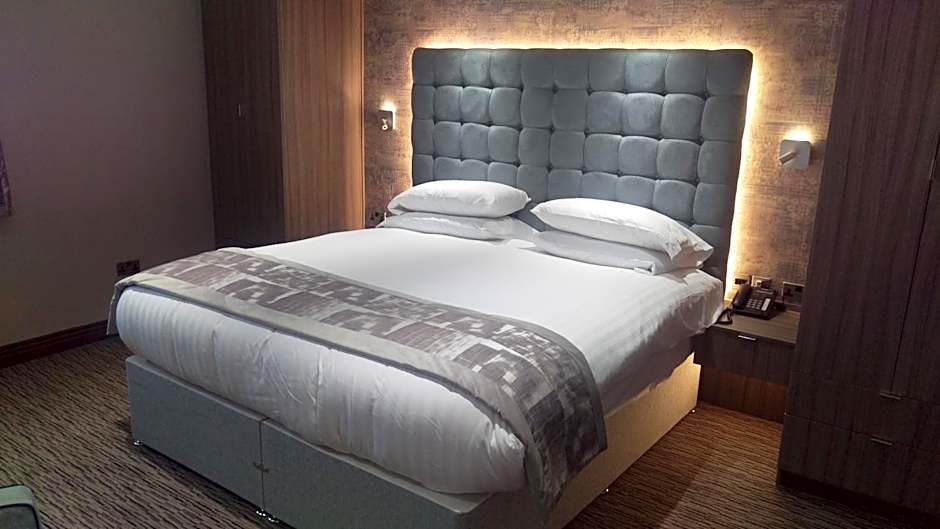 Best Western Plus Pastures Hotel