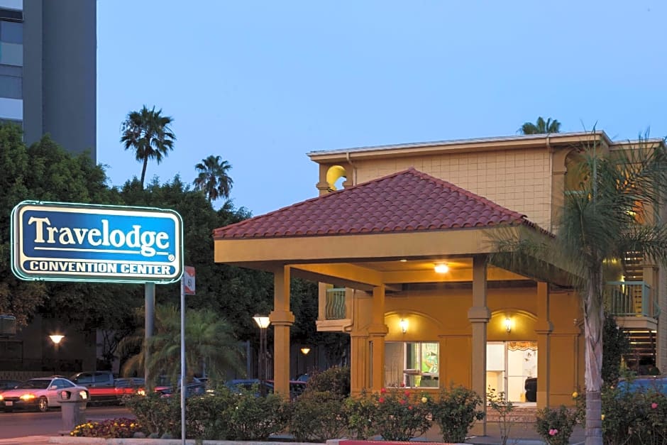 Travelodge by Wyndham Long Beach Convention Center