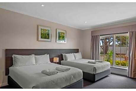 Standard Summit Room (2 Queen)